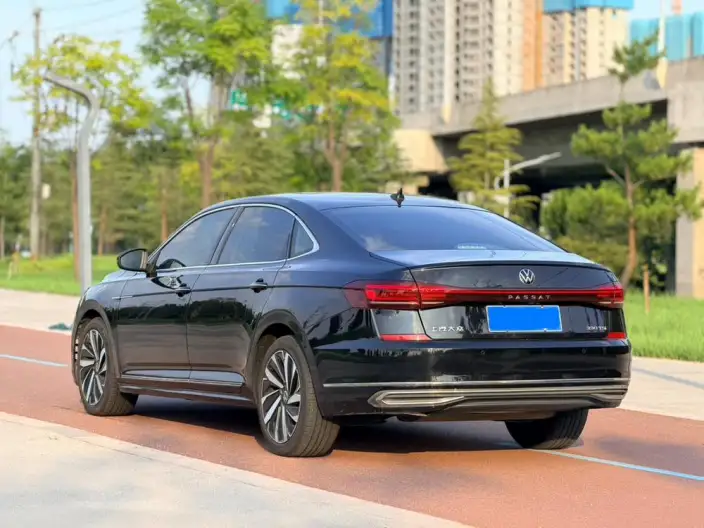 Volkswagen Passat 2022 Model 330TSI Deluxe Edition – фото 4