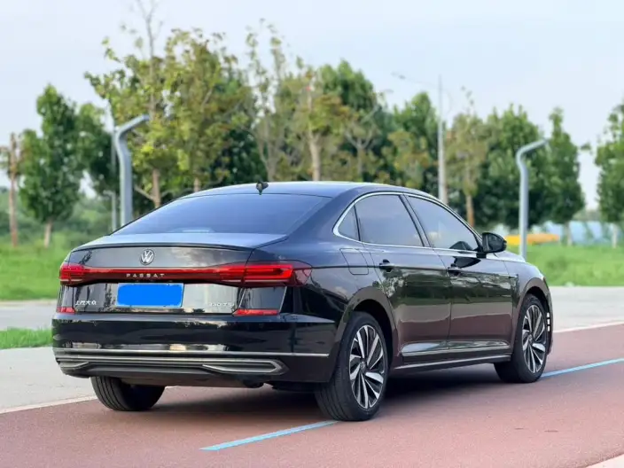 Volkswagen Passat 2022 Model 330TSI Deluxe Edition – фото 6