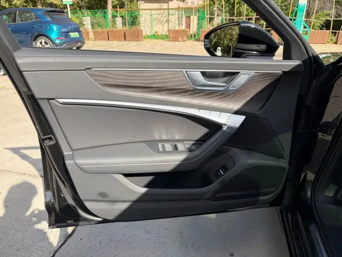 Audi A6L 2023 Model 45 TFSI quattro Exclusive Dynamic Model – фото 9
