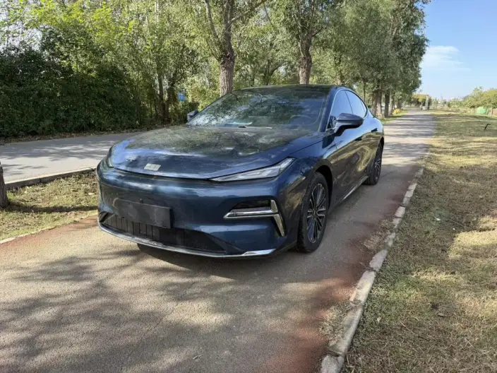 Geely Galaxy E8 PHEV 2025 Model 130km EM-i Premium Edition