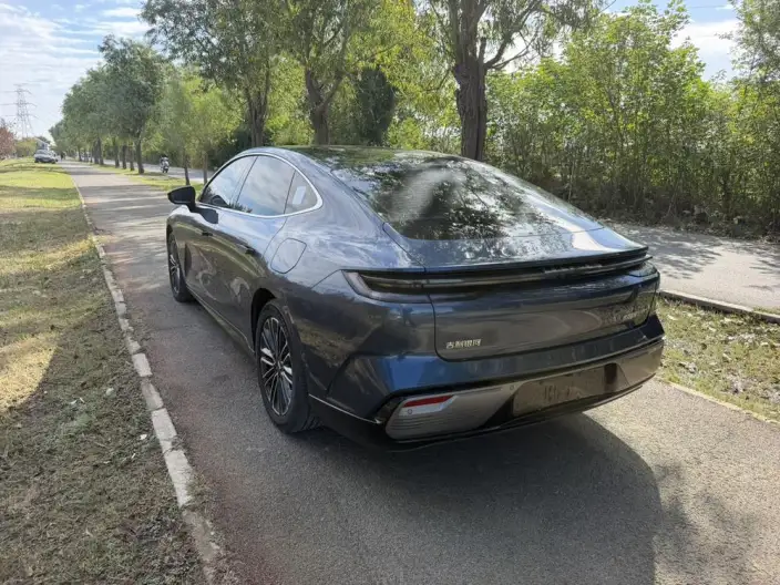 Geely Galaxy E8 PHEV 2025 Model 130km EM-i Premium Edition