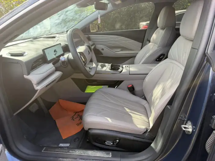 Geely Galaxy E8 PHEV 2025 Model 130km EM-i Premium Edition – фото 9
