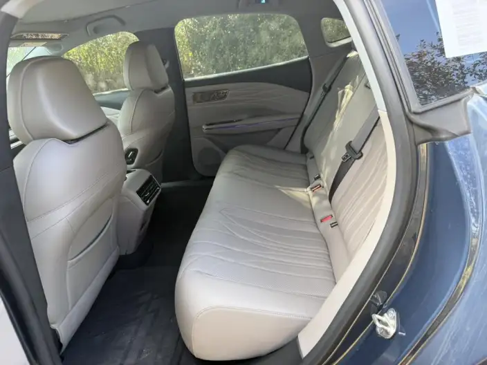 Geely Galaxy E8 PHEV 2025 Model 130km EM-i Premium Edition – фото 10