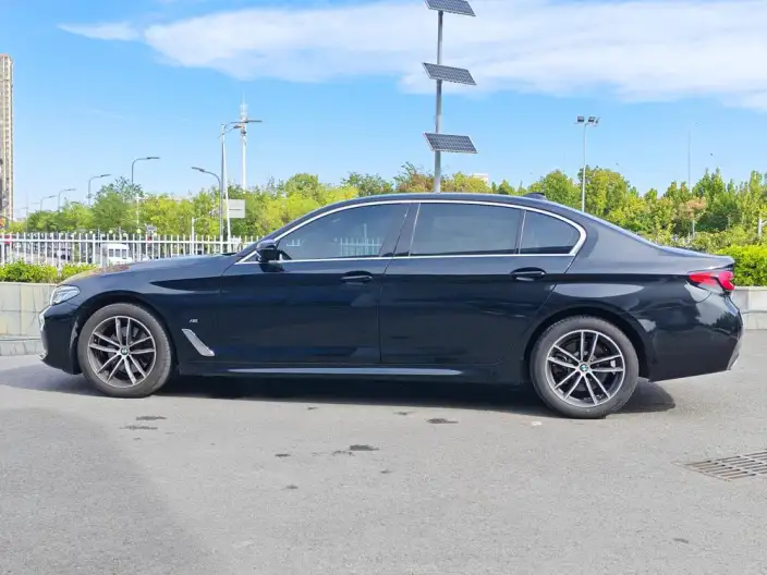 BMW 5 Series 2022 Model Facelift II 525Li M Sports Set – фото 4