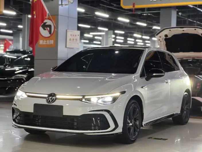 Volkswagen Golf 2023 Model 280TSI DSG R-Line Lite – фото 1