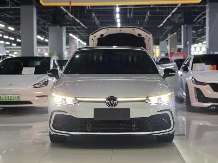 Volkswagen Golf 2023 Model 280TSI DSG R-Line Lite – фото 2
