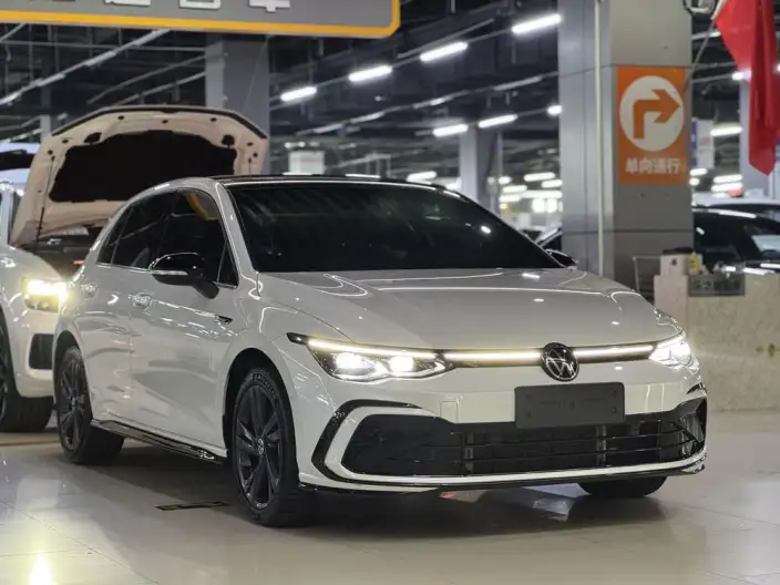 Volkswagen Golf 2023 Model 280TSI DSG R-Line Lite – фото 3