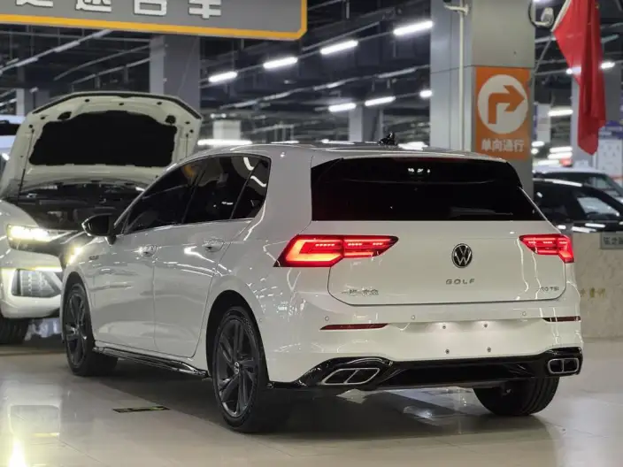 Volkswagen Golf 2023 Model 280TSI DSG R-Line Lite – фото 4
