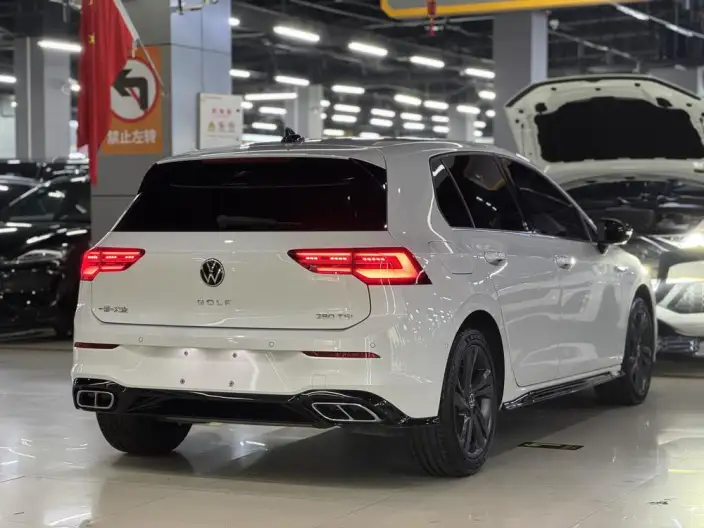 Volkswagen Golf 2023 Model 280TSI DSG R-Line Lite – фото 6
