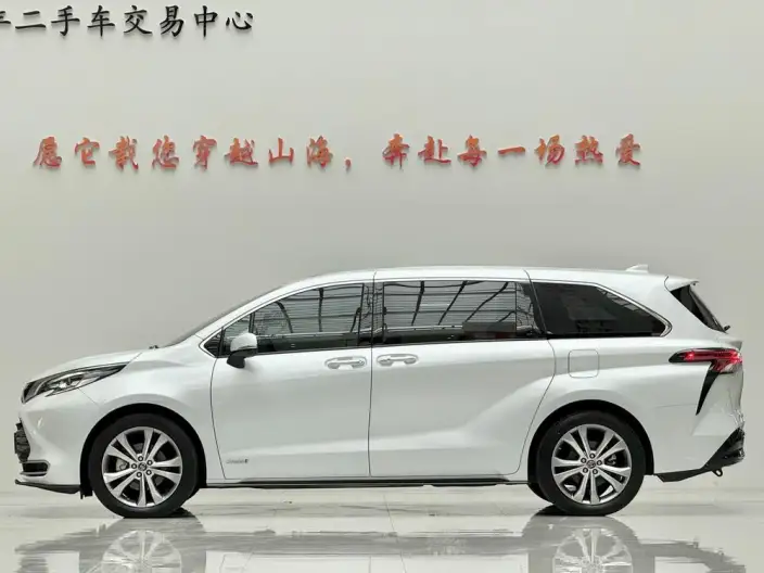 Toyota Sienna 2023 Model Hybrid 2.5L Comfort Edition – фото 4