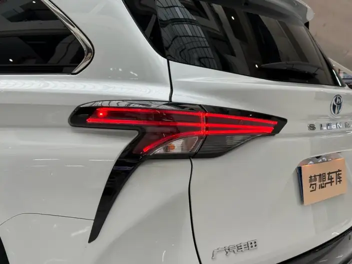 Toyota Sienna 2023 Model Hybrid 2.5L Comfort Edition – фото 10