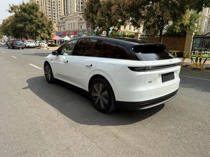 Li Auto i6 2025 Model 4WD Standard Edition – фото 4