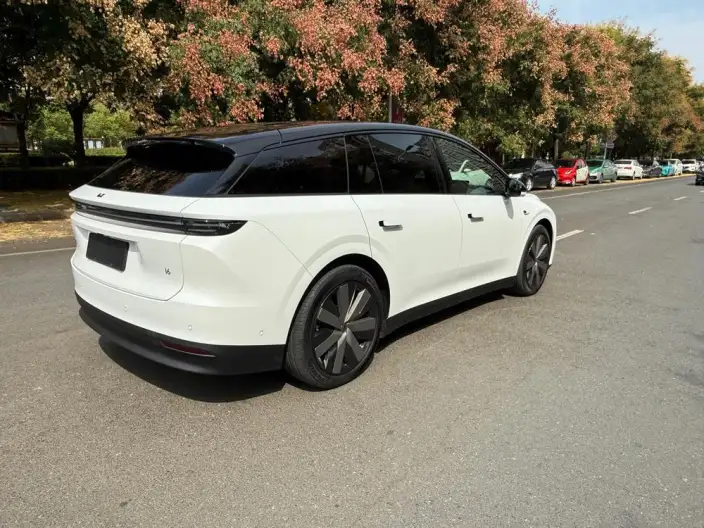 Li Auto i6 2025 Model 4WD Standard Edition – фото 6