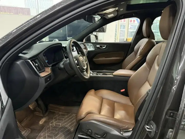 Volvo XC60 2025 Model B5 4WD Smart Range Deluxe Edition – фото 8