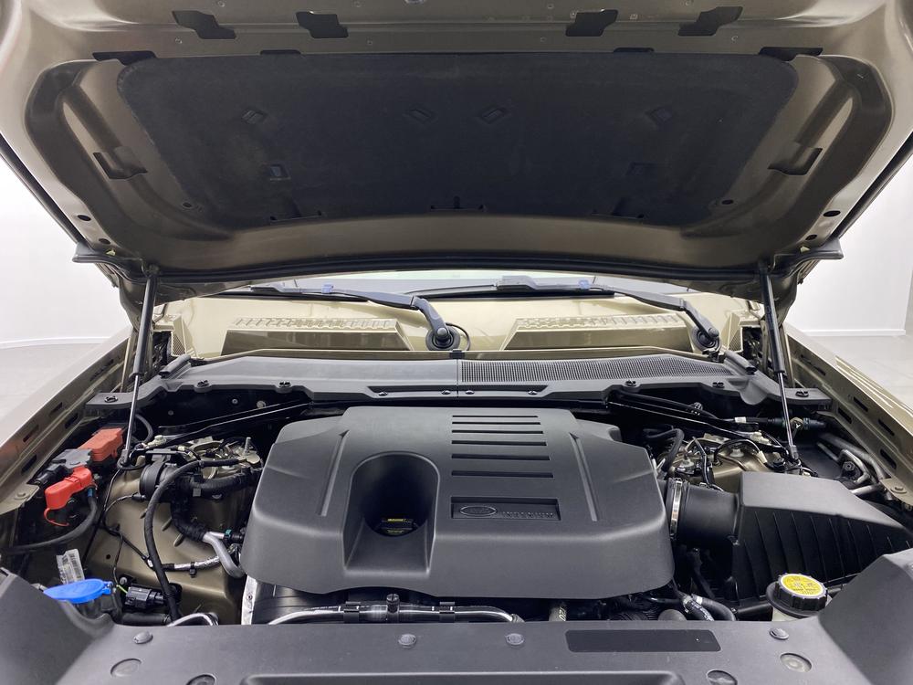 Land Rover De f ender Модель 2020 года 110 P400 HSE – фото 6