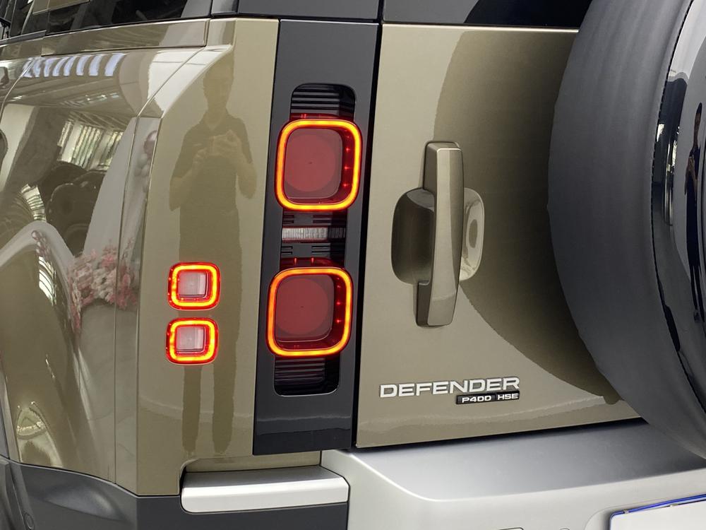 Land Rover De f ender Модель 2020 года 110 P400 HSE – фото 8
