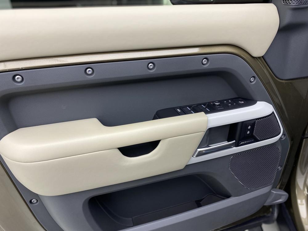 Land Rover De f ender Модель 2020 года 110 P400 HSE – фото 16