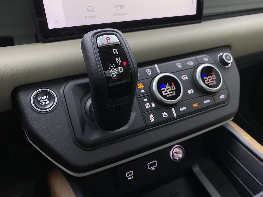 Land Rover De f ender Модель 2020 года 110 P400 HSE – фото 26