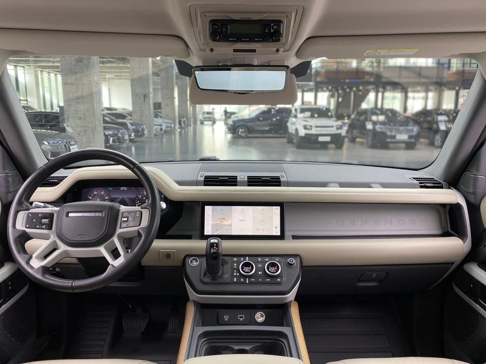 Land Rover De f ender Модель 2020 года 110 P400 HSE – фото 29