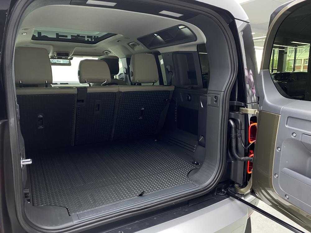 Land Rover De f ender Модель 2020 года 110 P400 HSE – фото 35