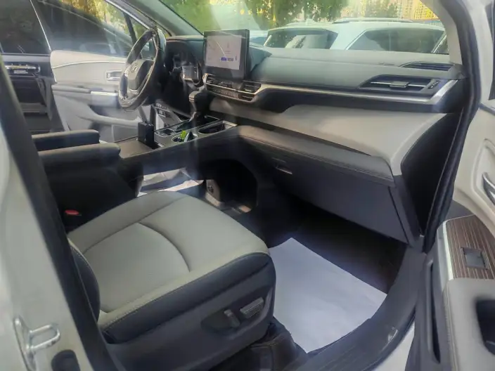 Toyota Sienna 2023 Model Hybrid 2.5L Comfort Edition – фото 7
