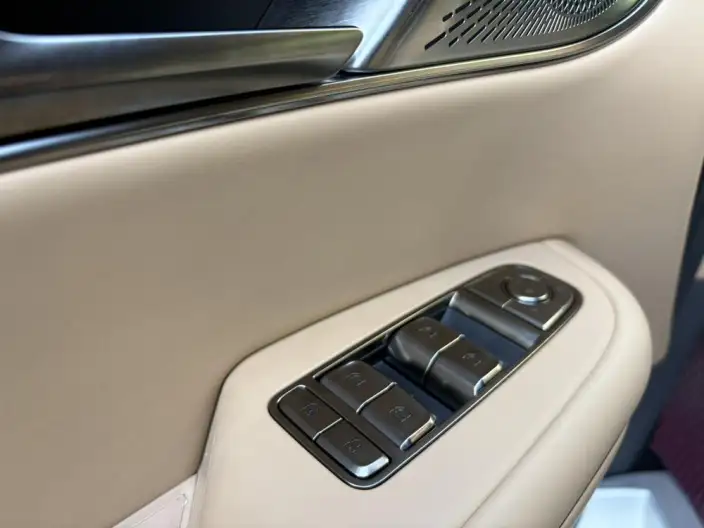 HONGQI HQ9 PHEV 2026 Model 4WD Deluxe Edition – фото 9