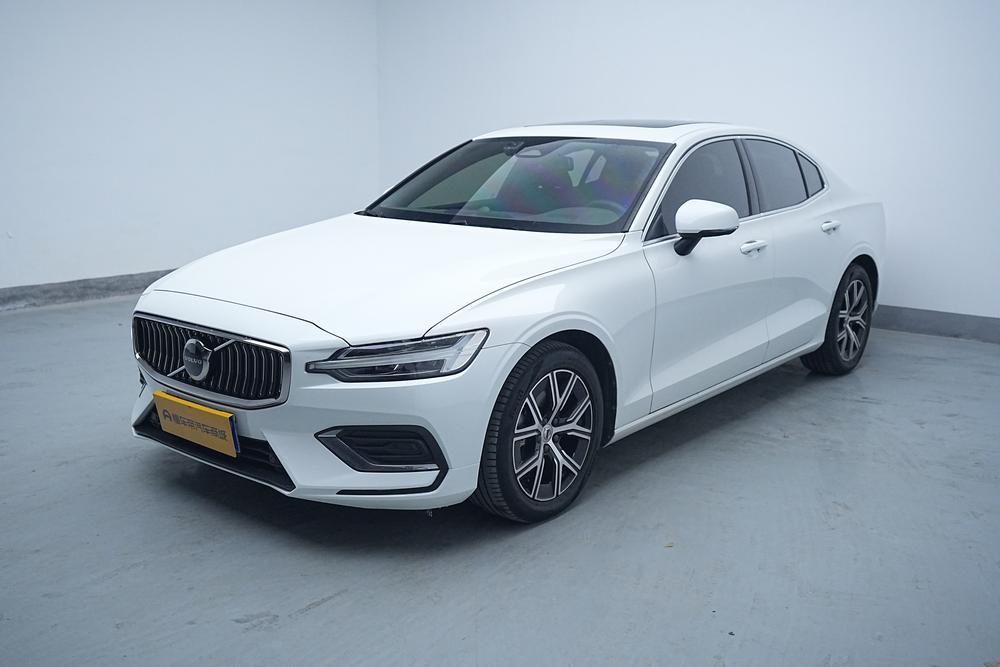 Volvo S60 2024 B4 B4 Smart Luxury – фото 1