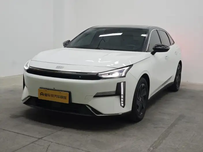Geely Galaxy L6 2023 Model 1.5T DHT 60km PLUS