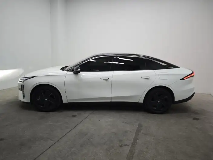 Geely Galaxy L6 2023 Model 1.5T DHT 60km PLUS