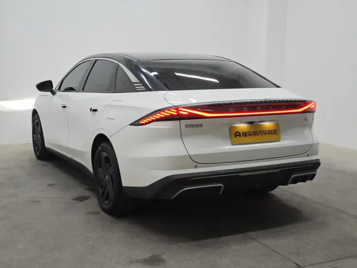 Geely Galaxy L6 2023 Model 1.5T DHT 60km PLUS – фото 5