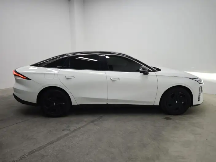 Geely Galaxy L6 2023 Model 1.5T DHT 60km PLUS – фото 8