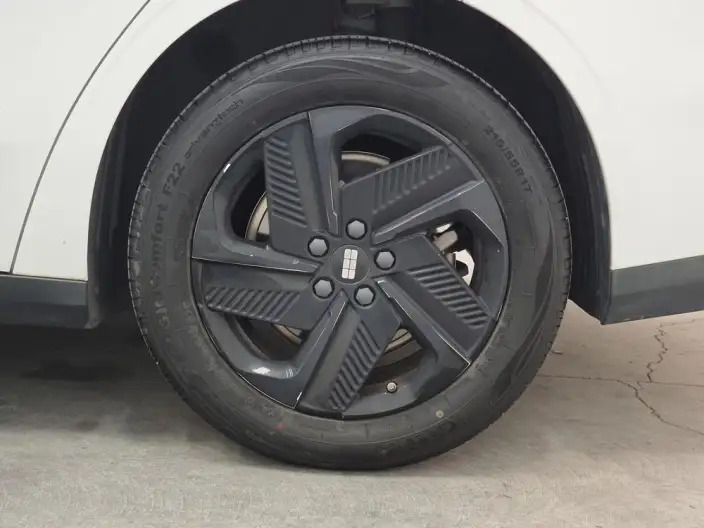 Geely Galaxy L6 2023 Model 1.5T DHT 60km PLUS – фото 9