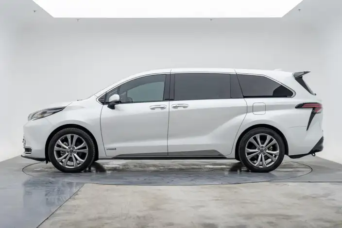 Toyota Sienna 2023 Model Facelift Hybrid 2.5L Premium Edition