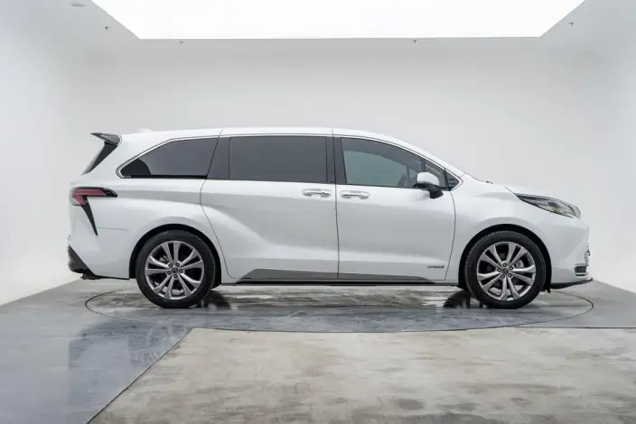 Toyota Sienna 2023 Model Facelift Hybrid 2.5L Premium Edition – фото 8