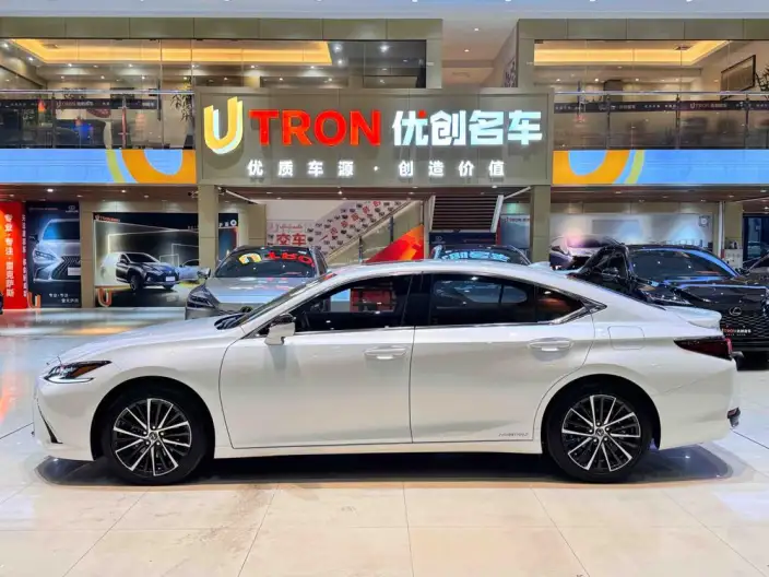 Lexus ES 2021 Model 300h Premium