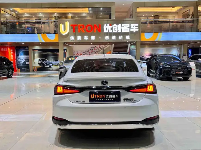 Lexus ES 2021 Model 300h Premium