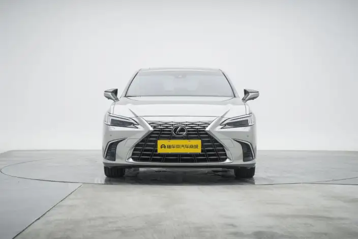 Lexus ES 2025 Model 300h Premium