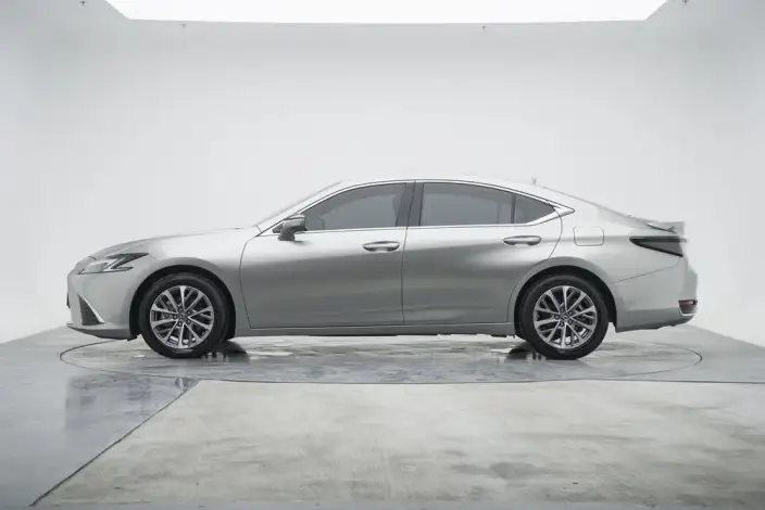 Lexus ES 2025 Model 300h Premium