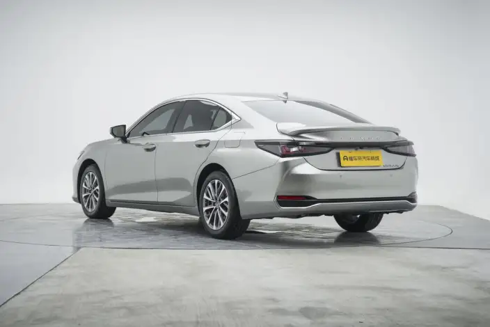 Lexus ES 2025 Model 300h Premium – фото 5