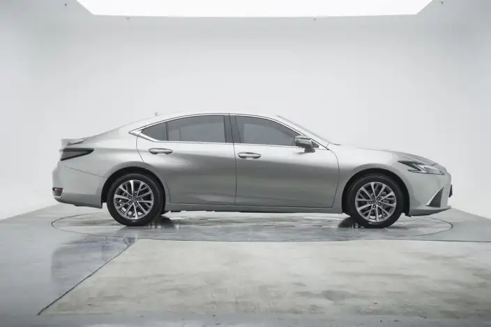 Lexus ES 2025 Model 300h Premium – фото 8