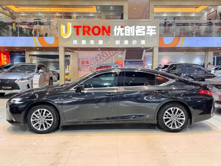 Lexus ES 2025 Model 300h Premium