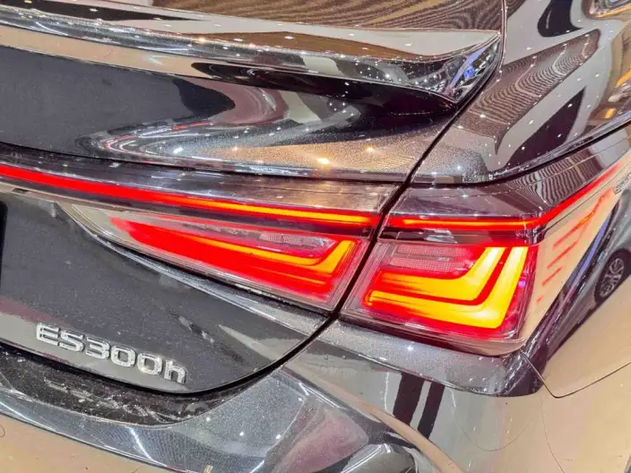 Lexus ES 2025 Model 300h Premium – фото 8