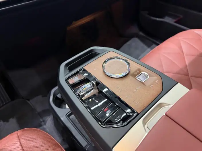 BMW iX 2023 Model M60 – фото 8