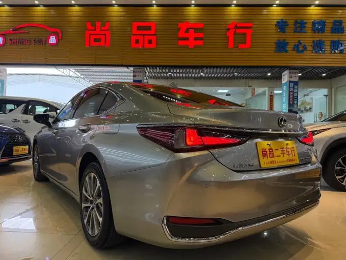 Lexus ES 2021 Model 200 Superior Edition