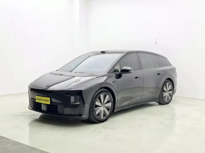 Li Auto i6 2025 Model 2WD Standard Edition