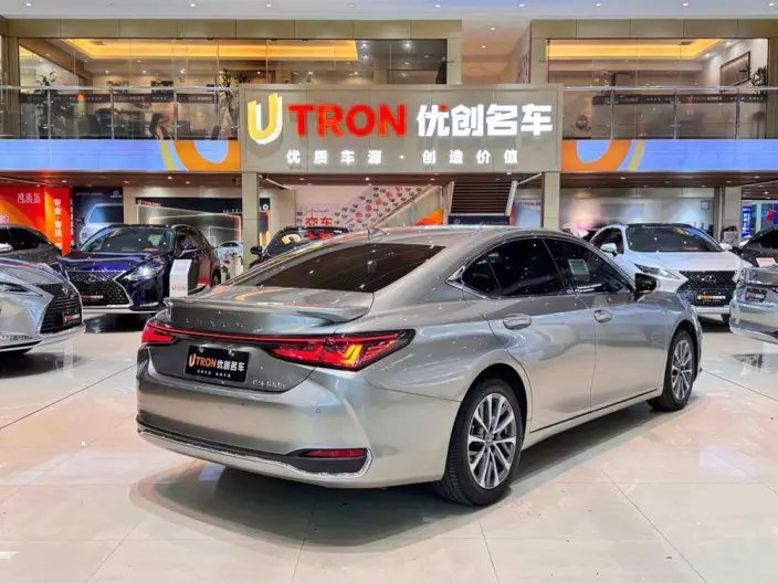Lexus ES 2025 Model 300h Premium – фото 5