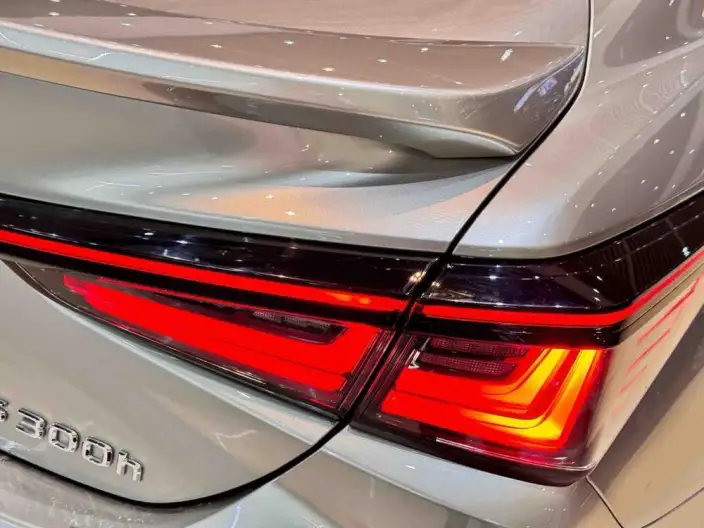 Lexus ES 2025 Model 300h Premium – фото 7