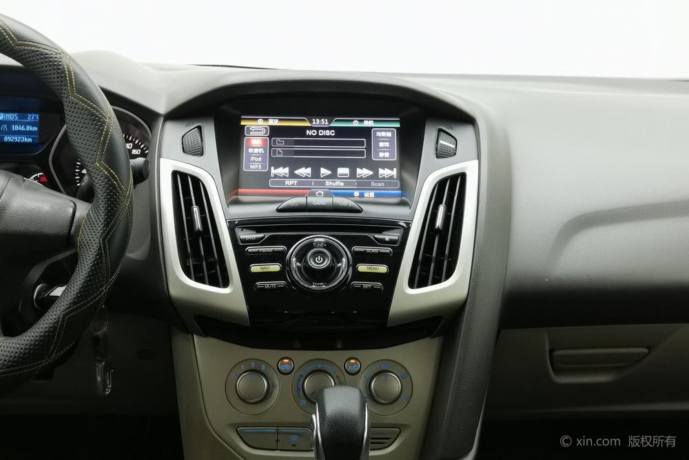 Ford Focus Sedan 2012 1.6L Automatic Comfort – фото 10