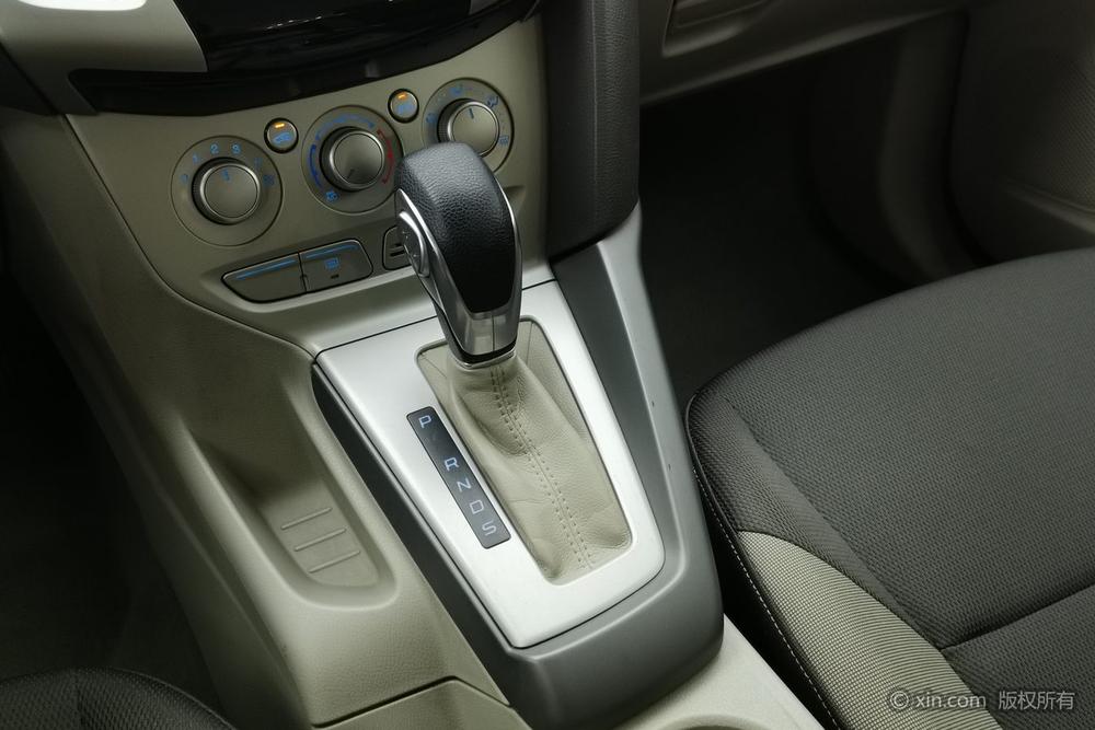 Ford Focus Sedan 2012 1.6L Automatic Comfort – фото 16