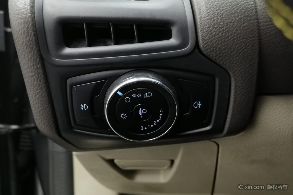 Ford Focus Sedan 2012 1.6L Automatic Comfort – фото 17